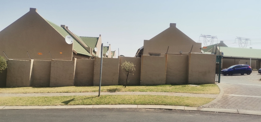 To Let 2 Bedroom Property for Rent in Kosmosdal Gauteng