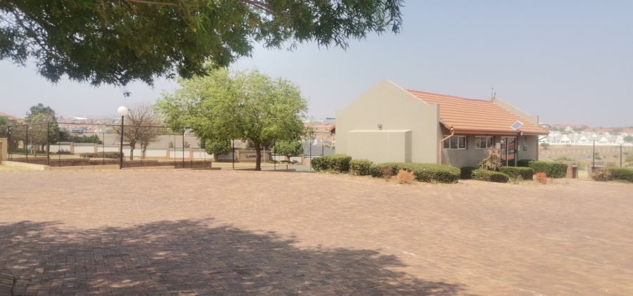 To Let 2 Bedroom Property for Rent in Kosmosdal Gauteng