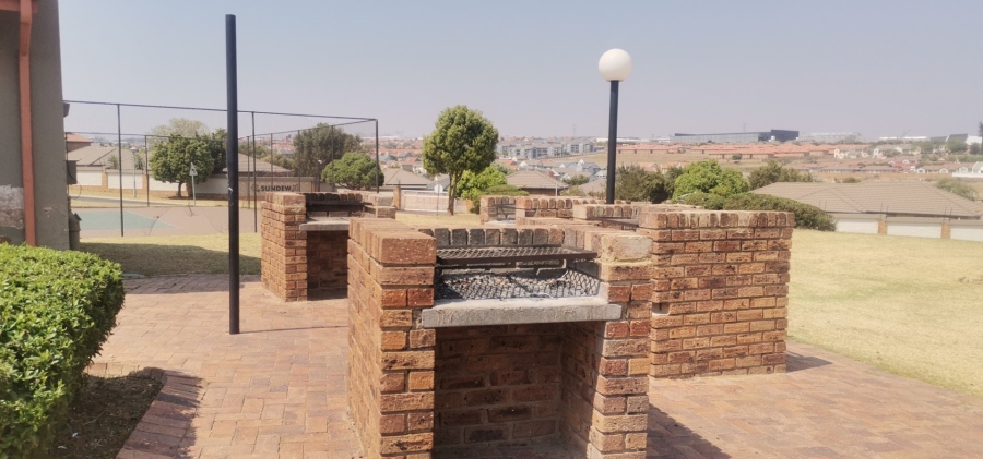To Let 2 Bedroom Property for Rent in Kosmosdal Gauteng