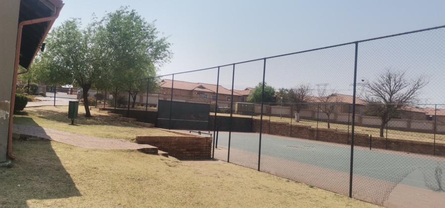 To Let 2 Bedroom Property for Rent in Kosmosdal Gauteng