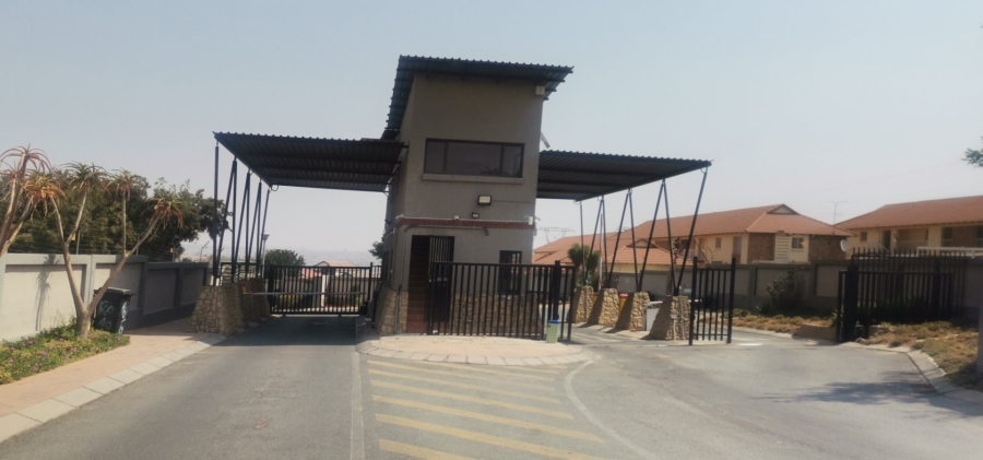 To Let 2 Bedroom Property for Rent in Kosmosdal Gauteng