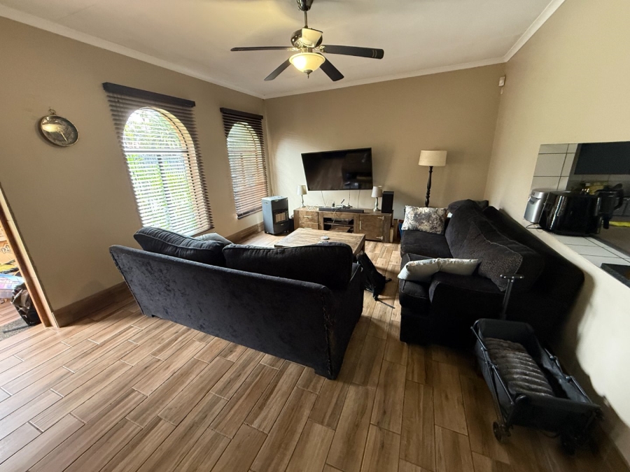 5 Bedroom Property for Sale in Rooihuiskraal Gauteng