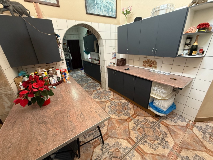 5 Bedroom Property for Sale in Rooihuiskraal Gauteng