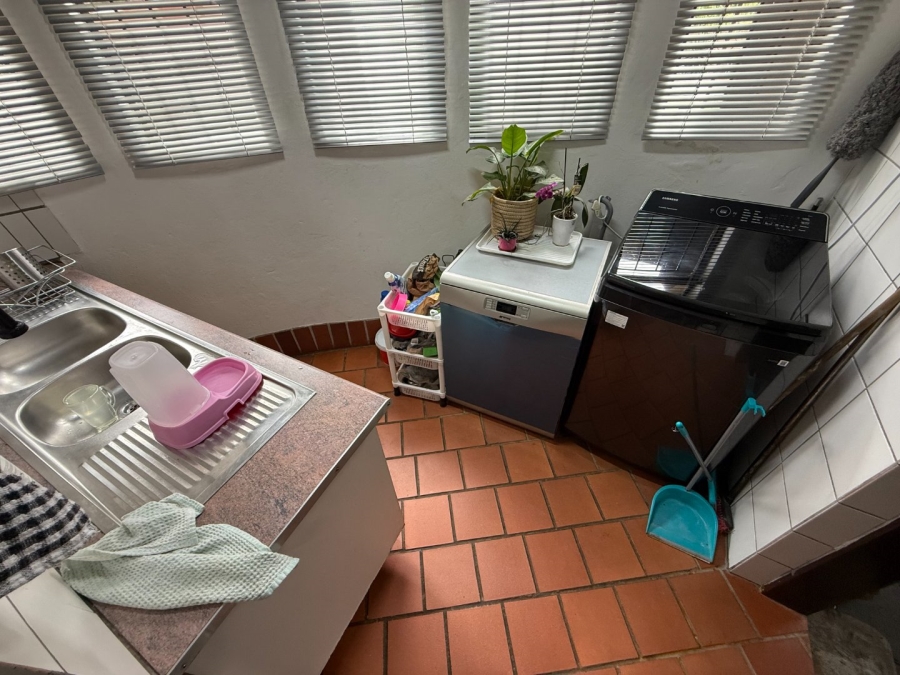 5 Bedroom Property for Sale in Rooihuiskraal Gauteng