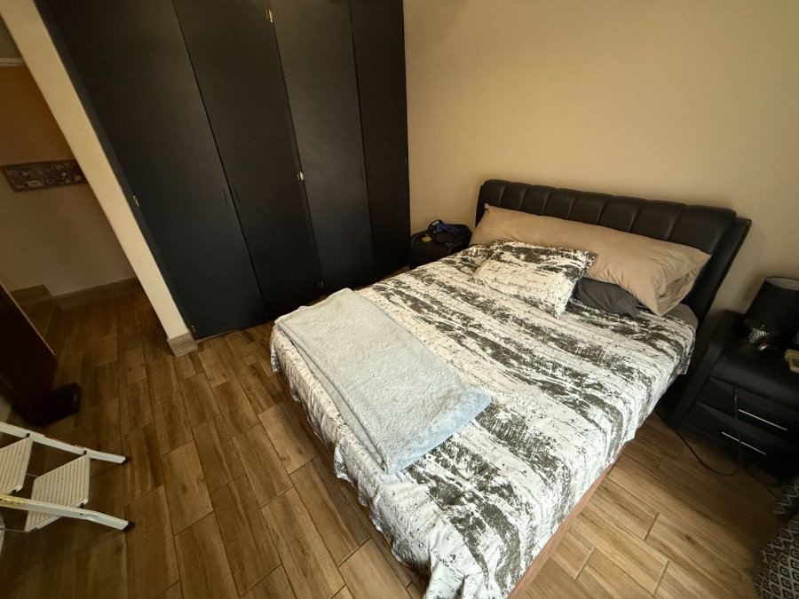 5 Bedroom Property for Sale in Rooihuiskraal Gauteng