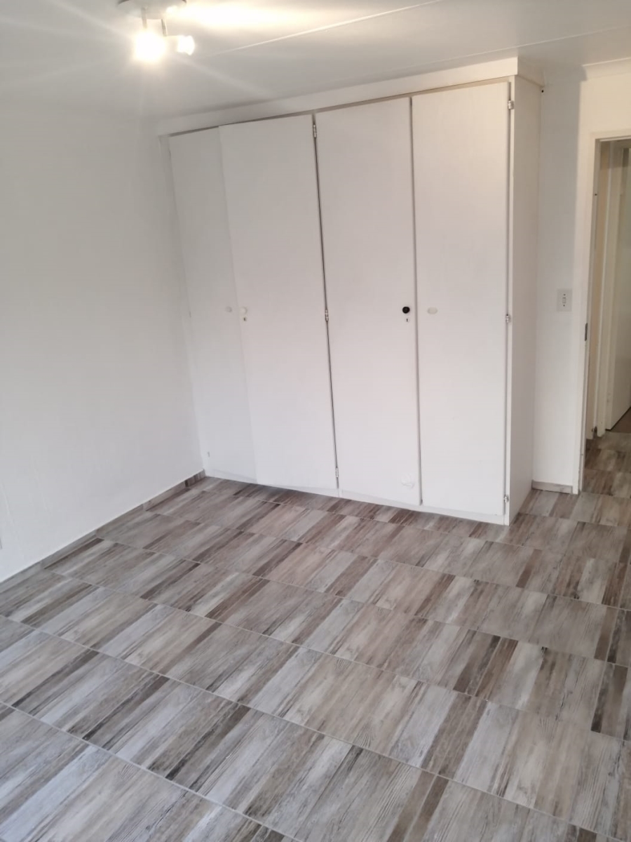 To Let 2 Bedroom Property for Rent in Buccleuch Gauteng