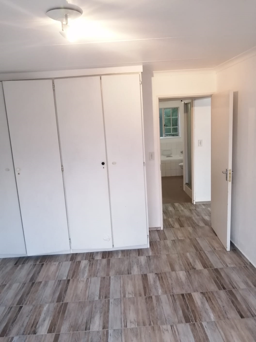 To Let 2 Bedroom Property for Rent in Buccleuch Gauteng