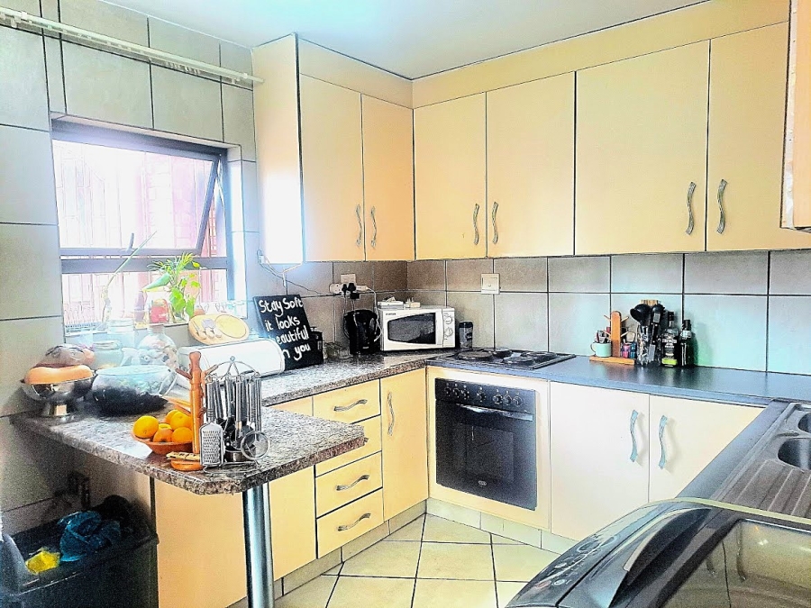 2 Bedroom Property for Sale in Brackendowns Gauteng