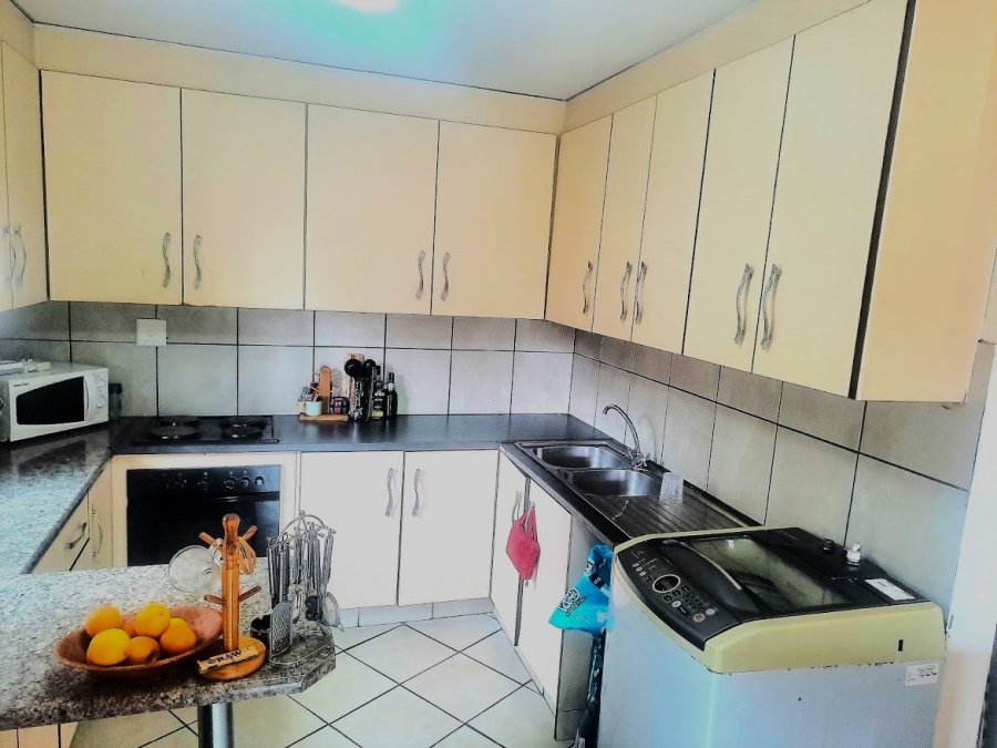 2 Bedroom Property for Sale in Brackendowns Gauteng