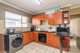To Let 2 Bedroom Property for Rent in Bardene Gauteng