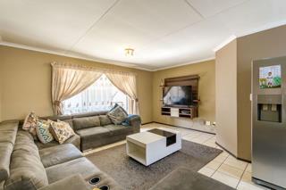 To Let 2 Bedroom Property for Rent in Bardene Gauteng