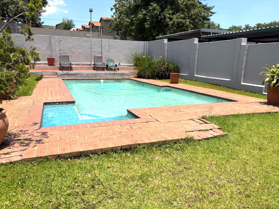 To Let 2 Bedroom Property for Rent in Ferndale Gauteng