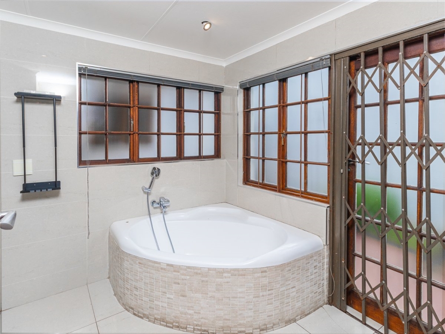  Bedroom Property for Sale in Auckland Park Gauteng