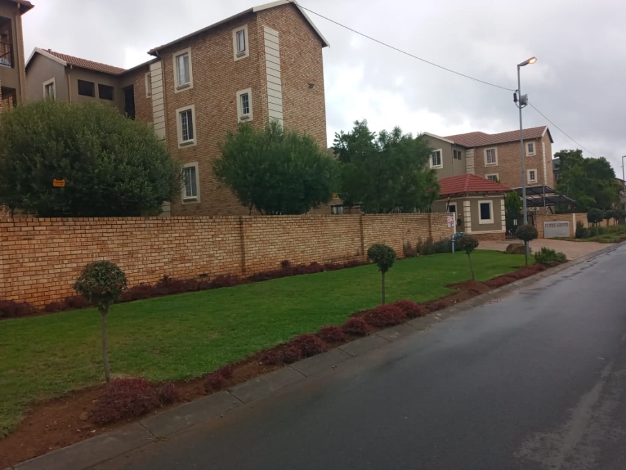 To Let 2 Bedroom Property for Rent in North Riding Gauteng