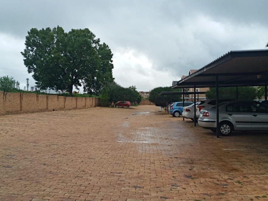 To Let 2 Bedroom Property for Rent in North Riding Gauteng