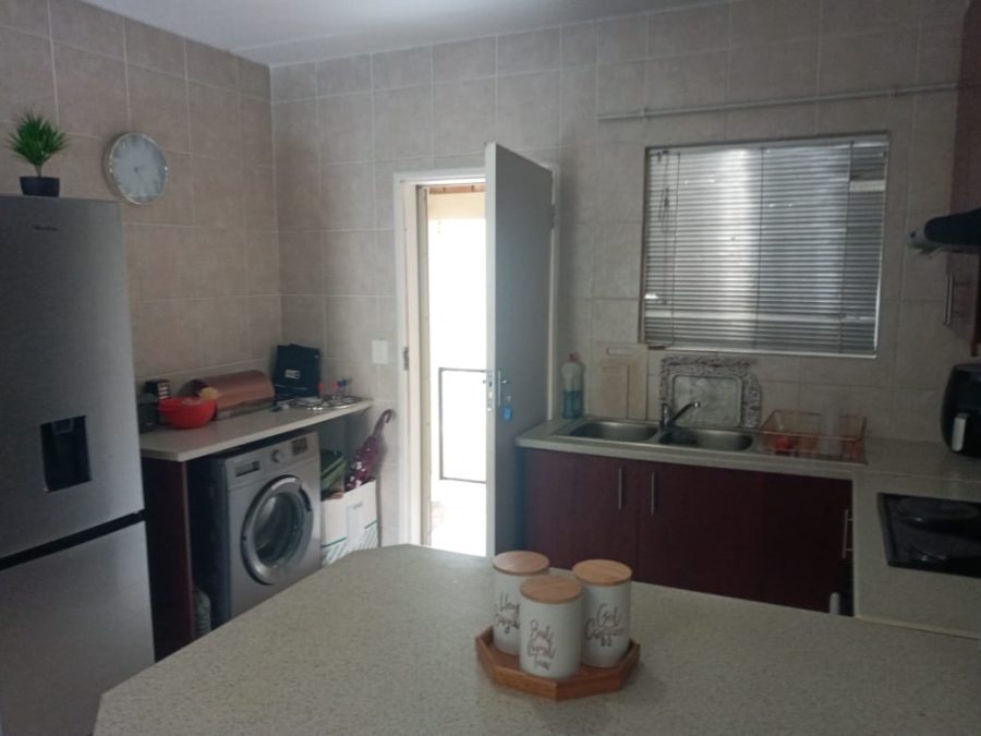 To Let 2 Bedroom Property for Rent in North Riding Gauteng