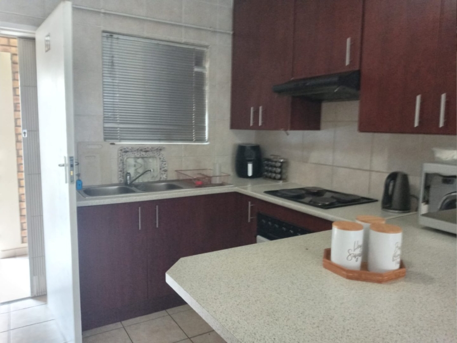 To Let 2 Bedroom Property for Rent in North Riding Gauteng