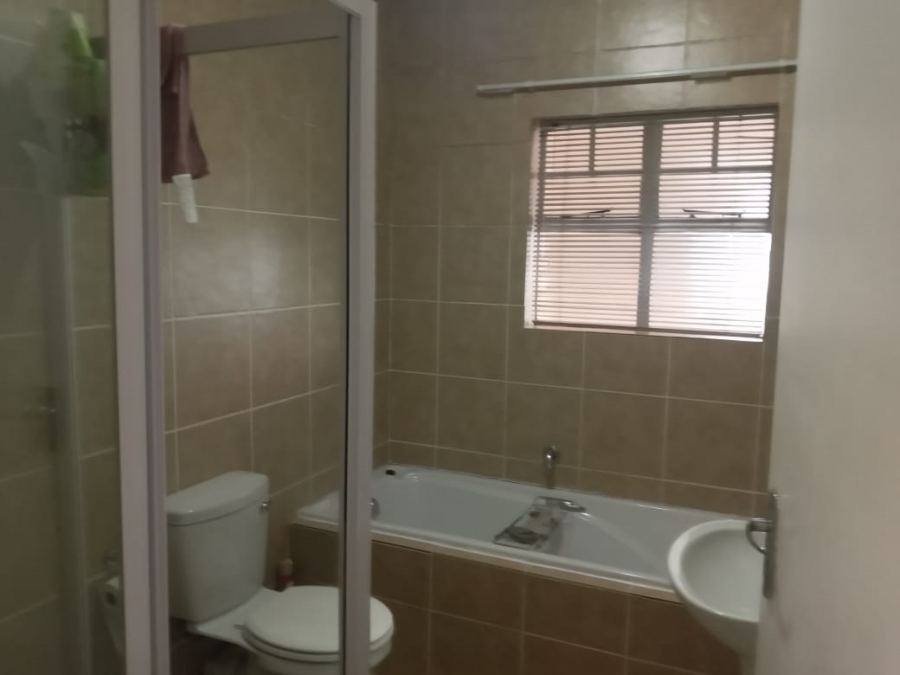 To Let 2 Bedroom Property for Rent in North Riding Gauteng