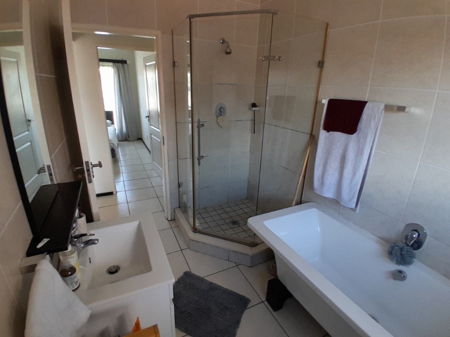 To Let 2 Bedroom Property for Rent in Noordwyk Gauteng