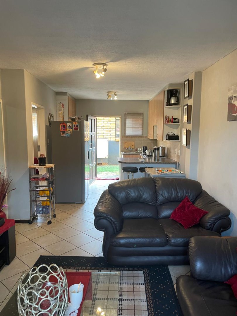 To Let  Bedroom Property for Rent in The Orchards Gauteng