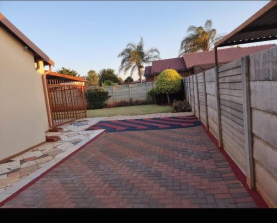 To Let 3 Bedroom Property for Rent in The Orchards Gauteng