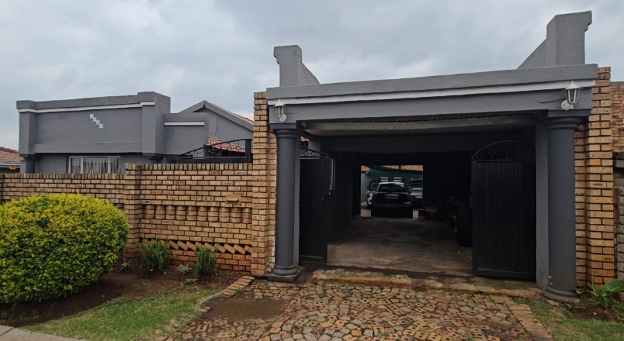 4 Bedroom Property for Sale in Spruit View Gauteng