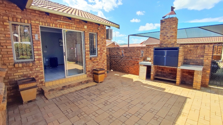 3 Bedroom Property for Sale in Eldoraigne Gauteng