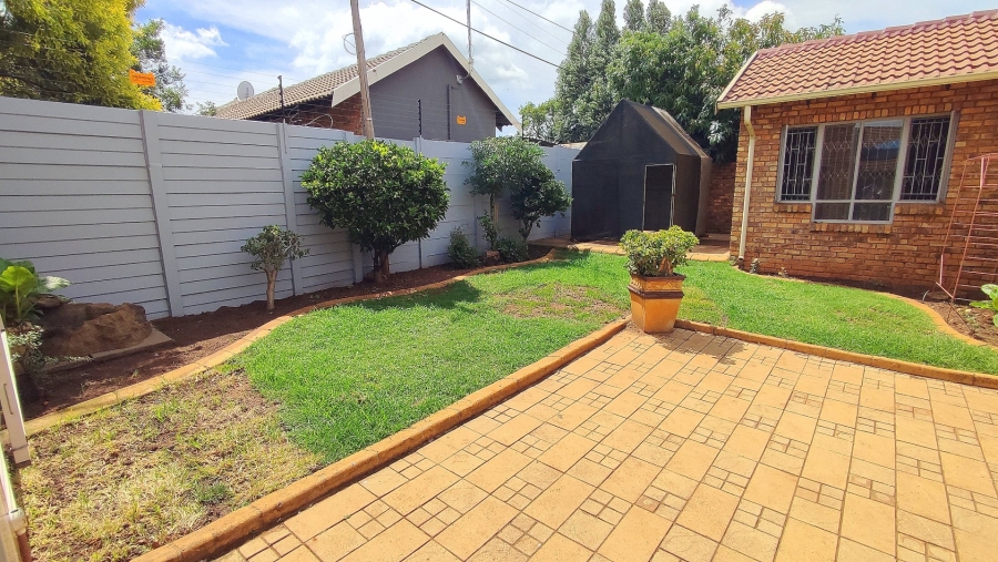 3 Bedroom Property for Sale in Eldoraigne Gauteng