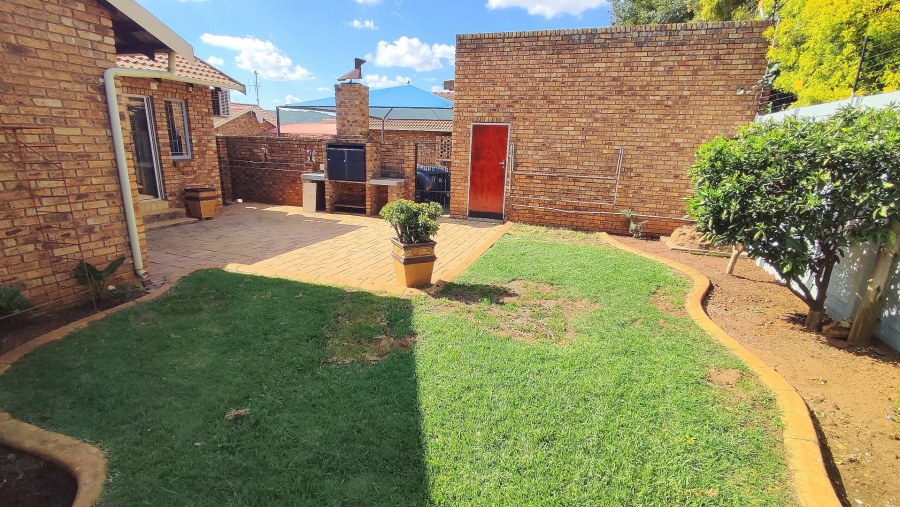 3 Bedroom Property for Sale in Eldoraigne Gauteng