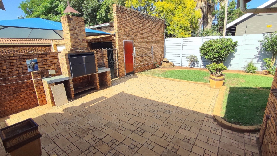 3 Bedroom Property for Sale in Eldoraigne Gauteng