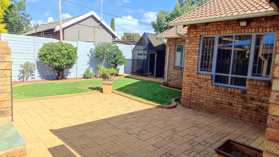 3 Bedroom Property for Sale in Eldoraigne Gauteng