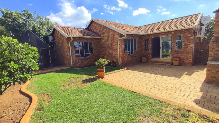3 Bedroom Property for Sale in Eldoraigne Gauteng
