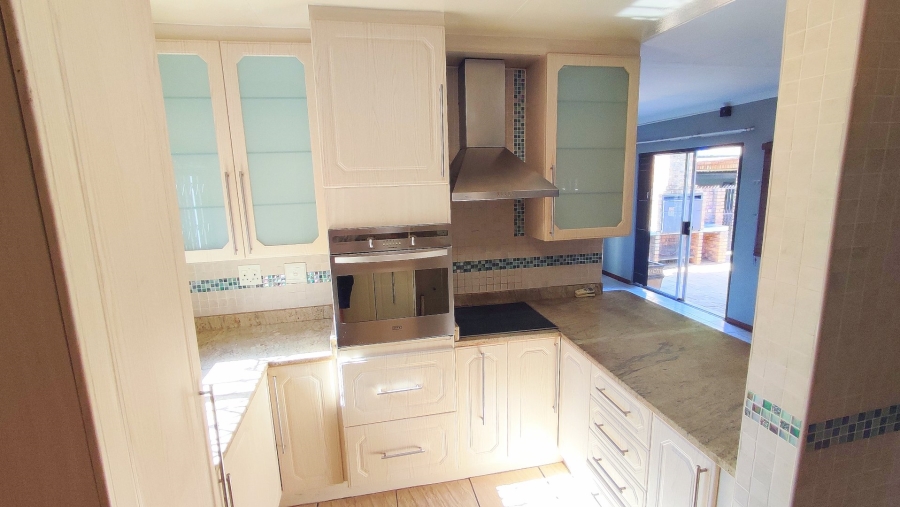 3 Bedroom Property for Sale in Eldoraigne Gauteng