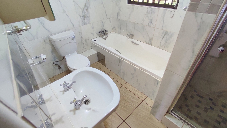 3 Bedroom Property for Sale in Eldoraigne Gauteng