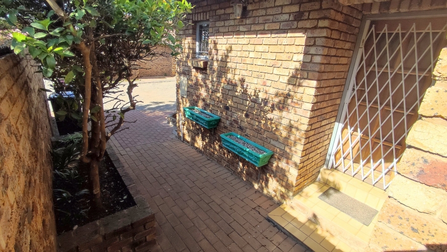 3 Bedroom Property for Sale in Eldoraigne Gauteng