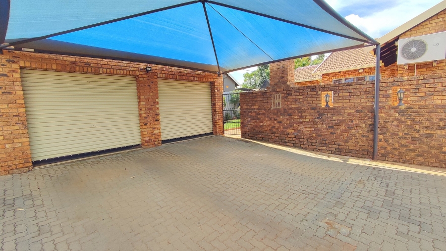 3 Bedroom Property for Sale in Eldoraigne Gauteng