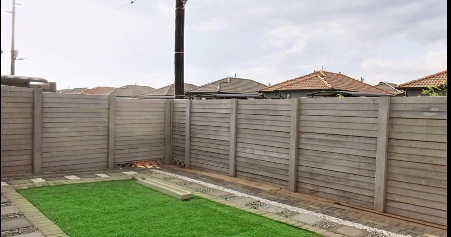 2 Bedroom Property for Sale in Protea Glen Gauteng