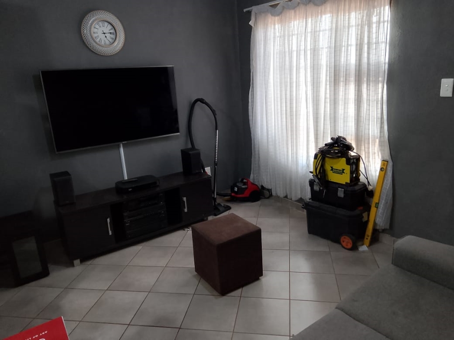 To Let 2 Bedroom Property for Rent in Roodepoort West Gauteng