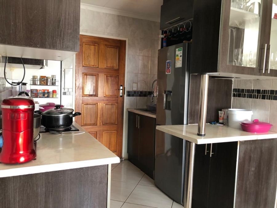 3 Bedroom Property for Sale in Rosslyn Gauteng
