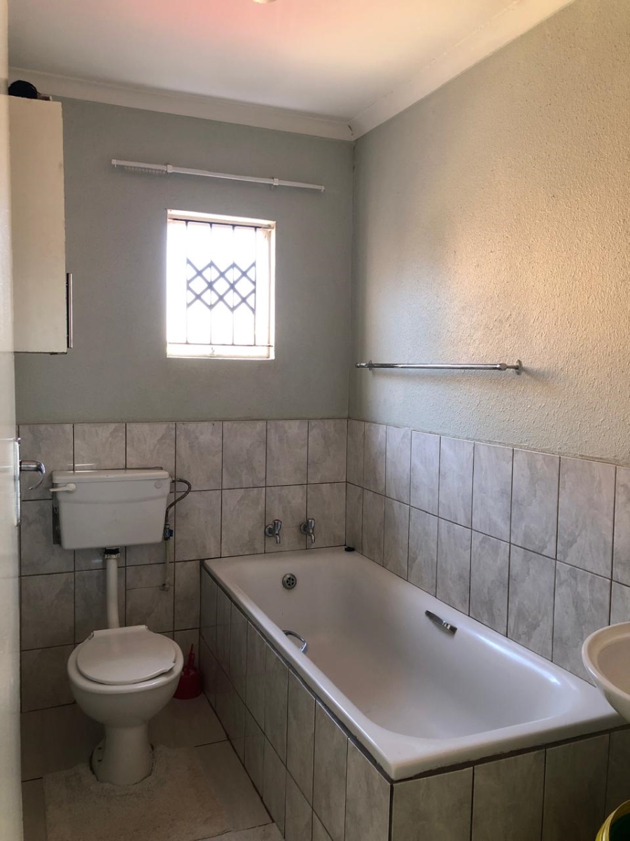 3 Bedroom Property for Sale in Rosslyn Gauteng