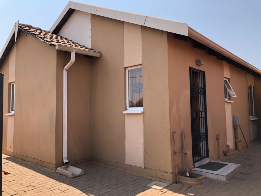 3 Bedroom Property for Sale in Rosslyn Gauteng
