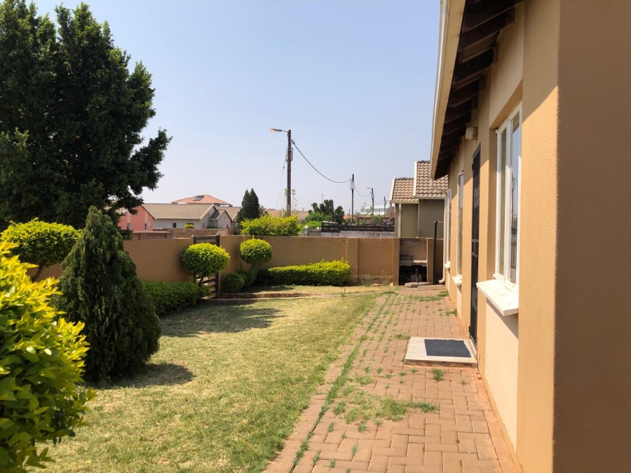 3 Bedroom Property for Sale in Rosslyn Gauteng