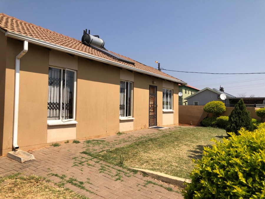 3 Bedroom Property for Sale in Rosslyn Gauteng