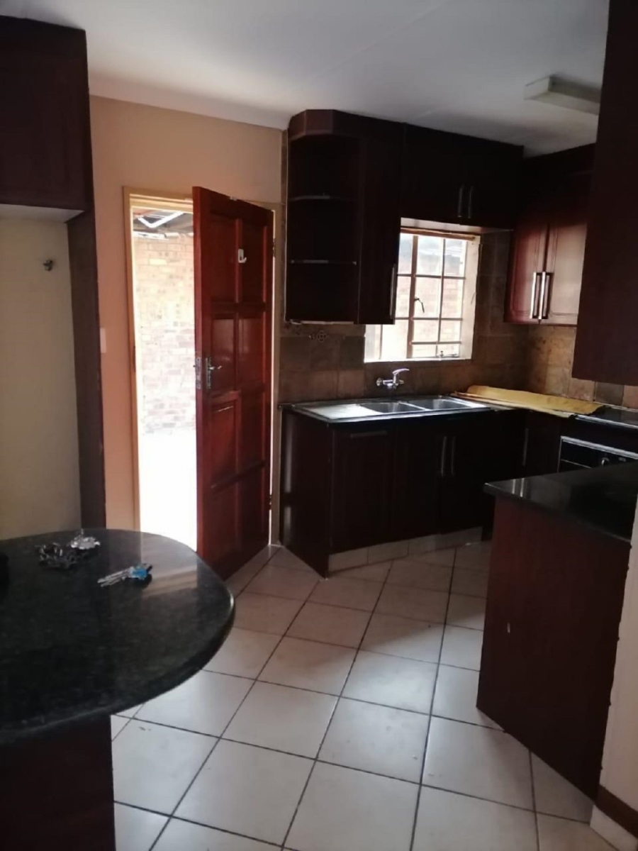 3 Bedroom Property for Sale in Crystal Park Gauteng