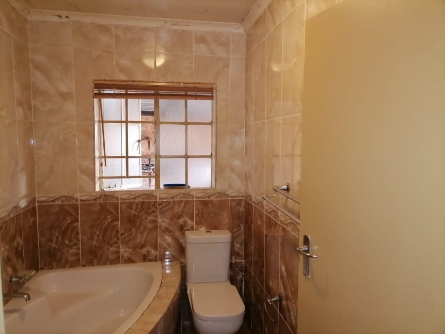 3 Bedroom Property for Sale in Crystal Park Gauteng