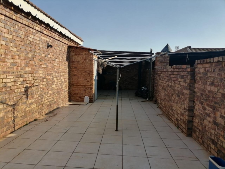 3 Bedroom Property for Sale in Crystal Park Gauteng