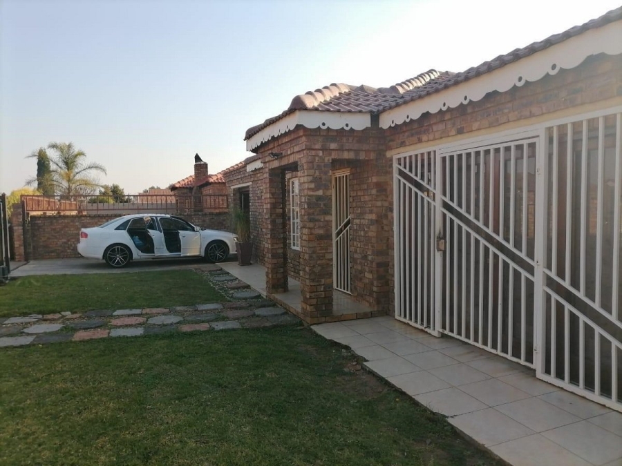 3 Bedroom Property for Sale in Crystal Park Gauteng