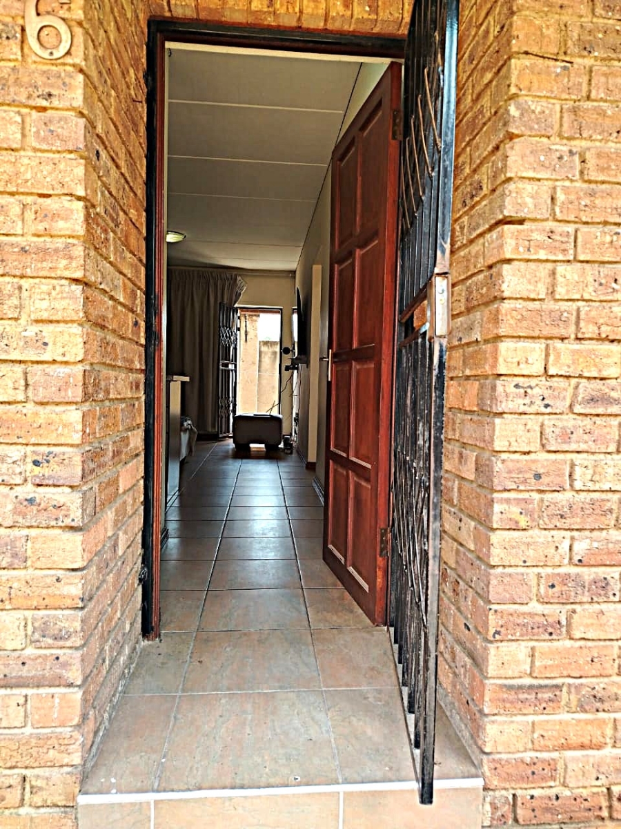 2 Bedroom Property for Sale in Florida Gauteng