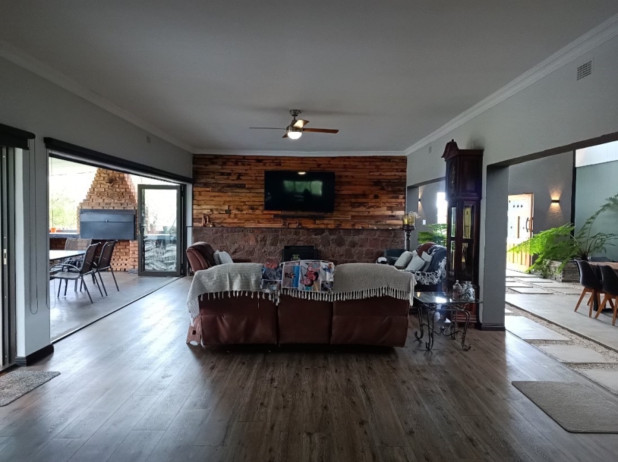 Commercial Property for Sale in Oog Van Boekenhoutskloof Alias Tweefonte Gauteng