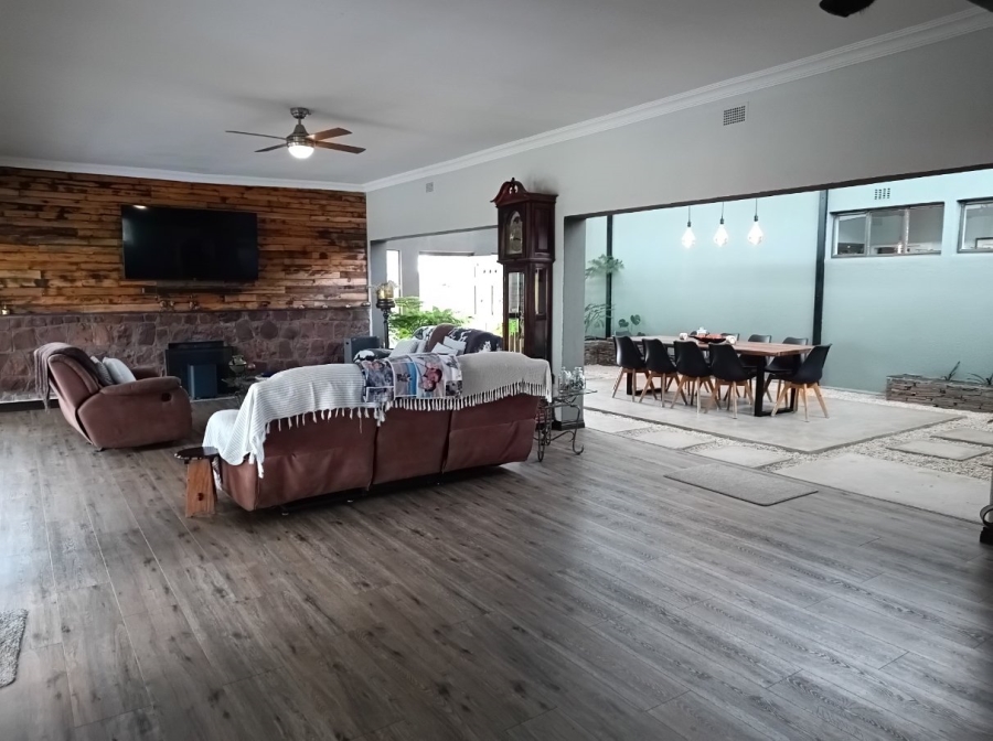 Commercial Property for Sale in Oog Van Boekenhoutskloof Alias Tweefonte Gauteng